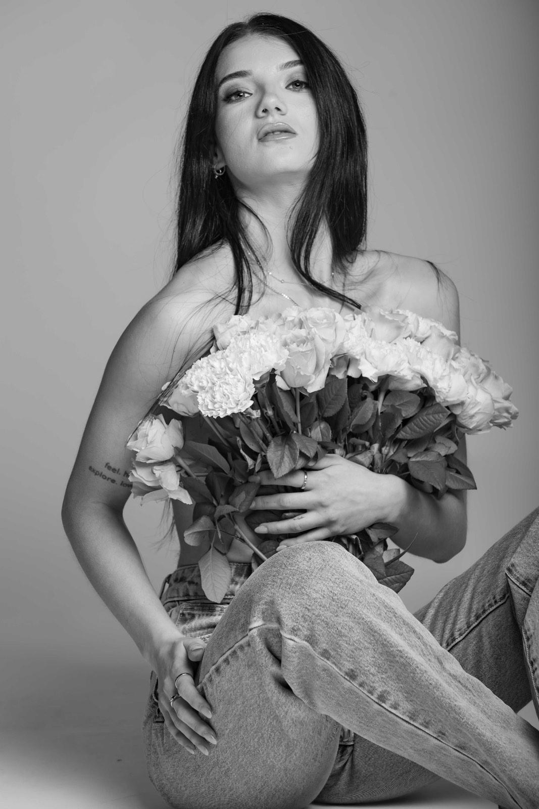 Izzy · Portfolio 12